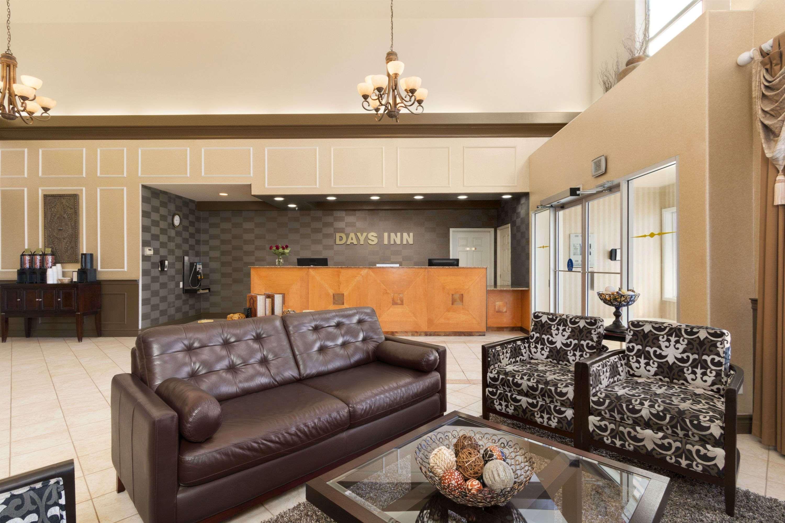 Days Inn By Wyndham Saskatoon Buitenkant foto