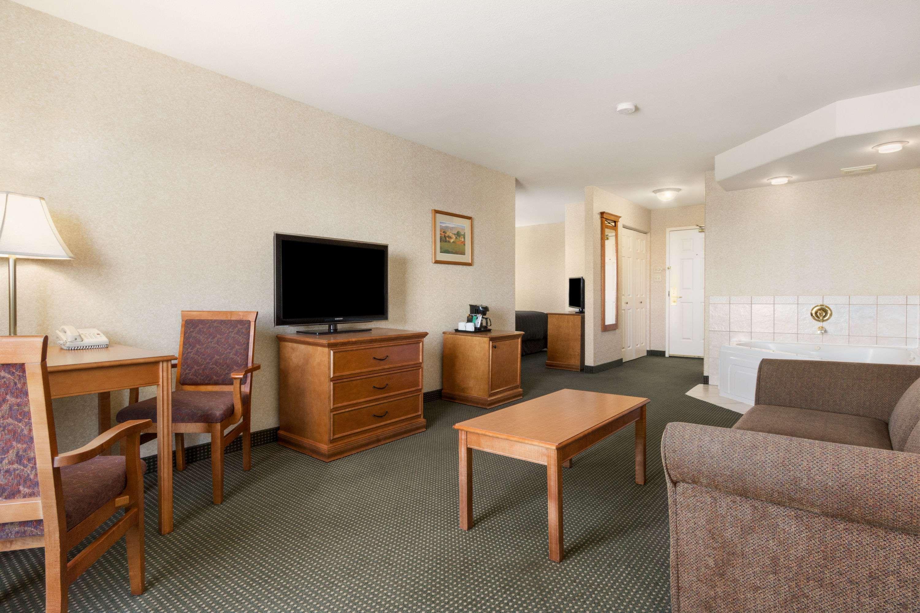 Days Inn By Wyndham Saskatoon Buitenkant foto