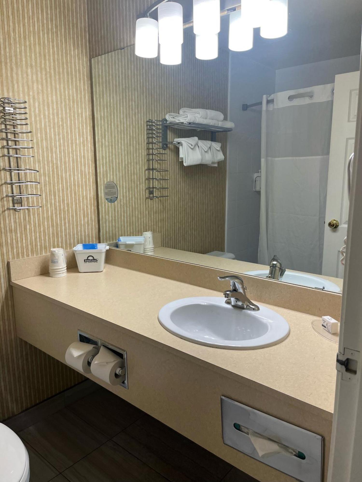 Days Inn By Wyndham Saskatoon Buitenkant foto