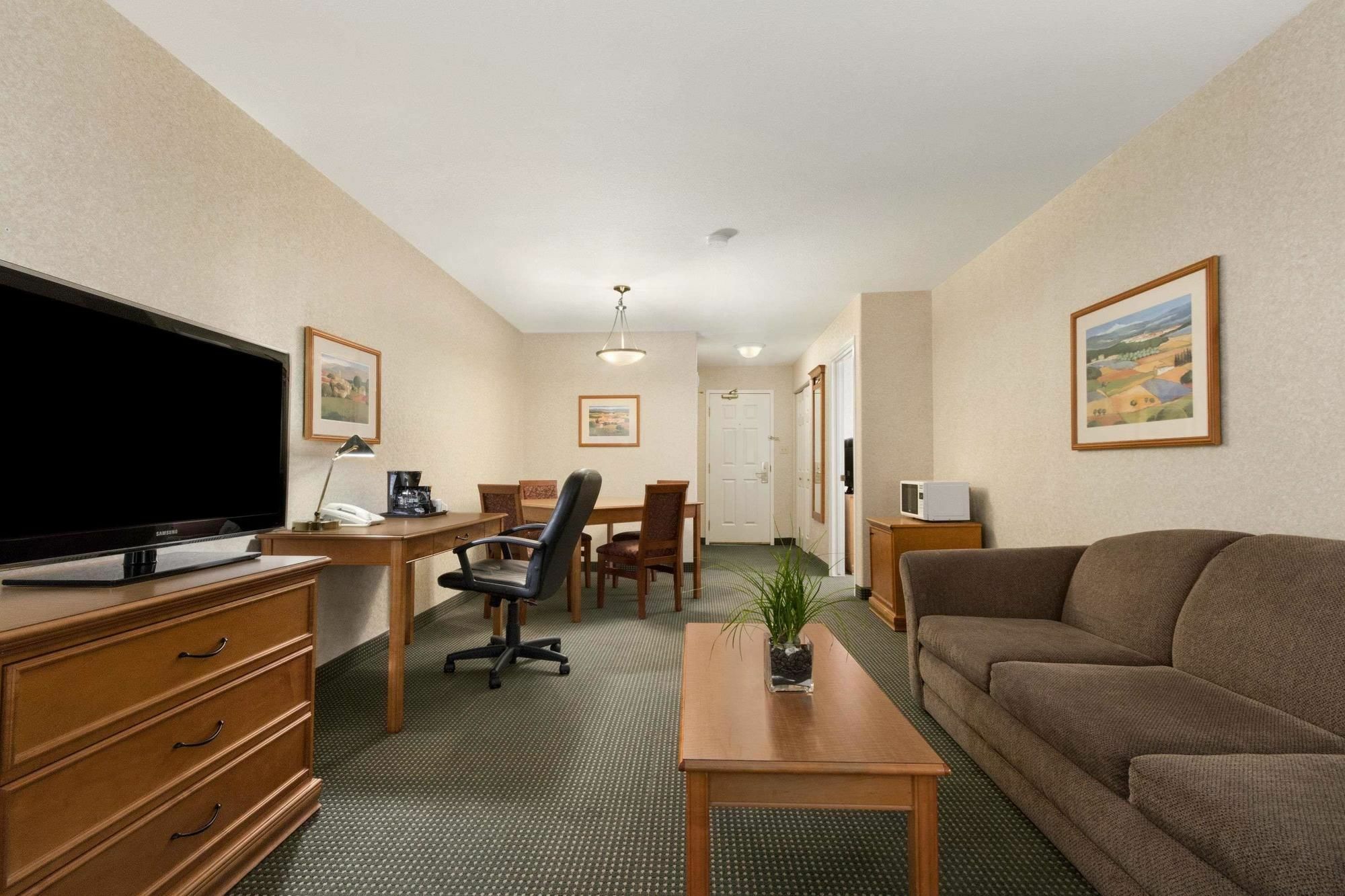Days Inn By Wyndham Saskatoon Buitenkant foto