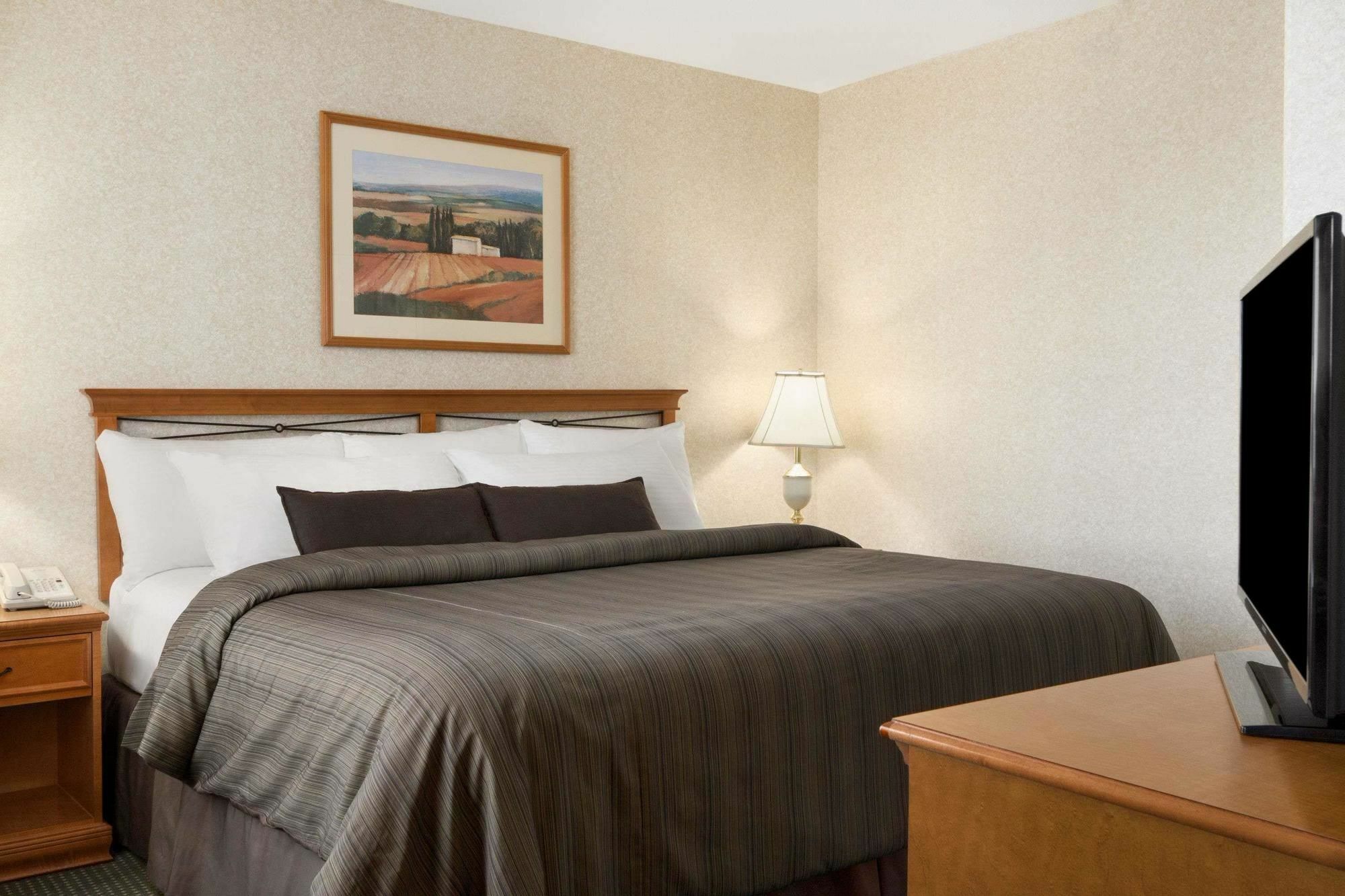 Days Inn By Wyndham Saskatoon Buitenkant foto